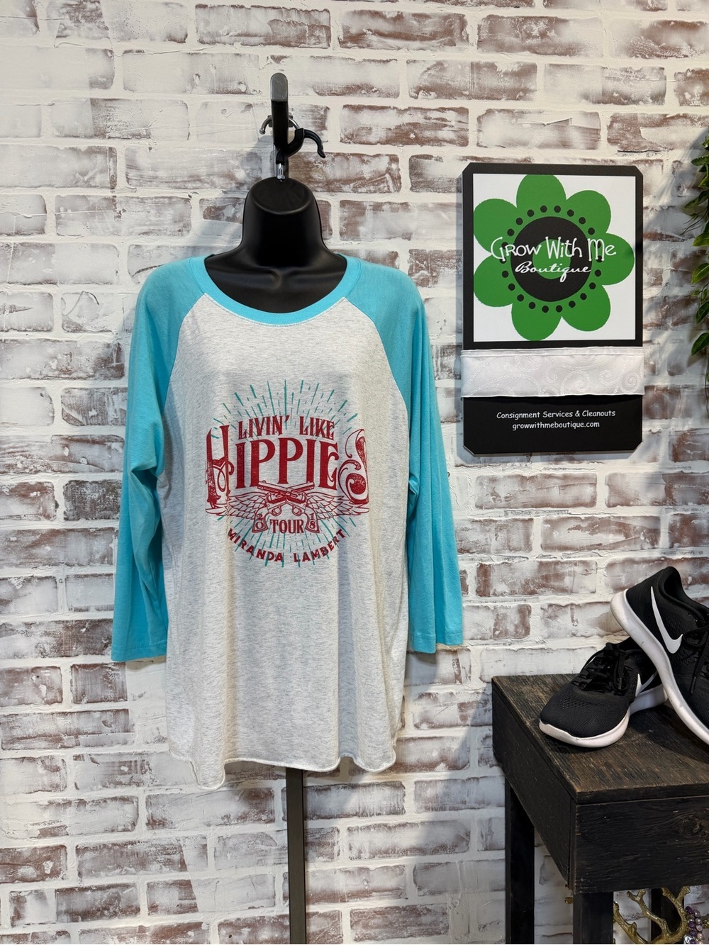 Women’s Raglan Graphic Baseball Tee - Light Gray & Teal hippies